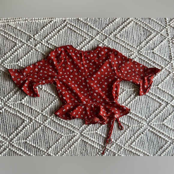 🌱Lulu’s Wrap Top - Picture 3 of 3